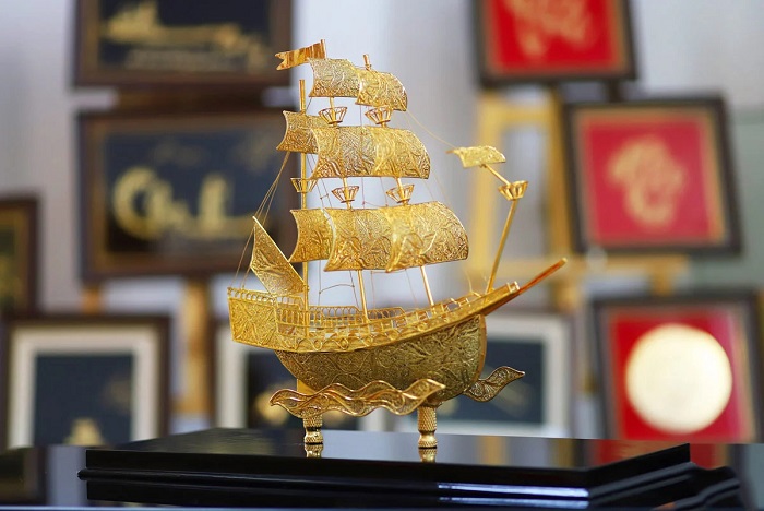 quà tặng khai trương thuyền vàng
