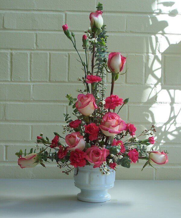 kiểu cắm hoa hình t ngược