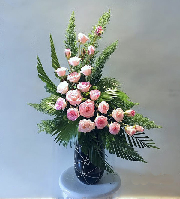 kiểu cắm hoa hình bán nguyệt