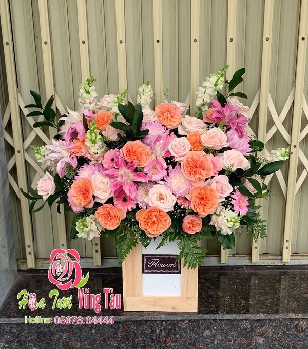 Giỏ hoa hồng kết hợp với hoa ly