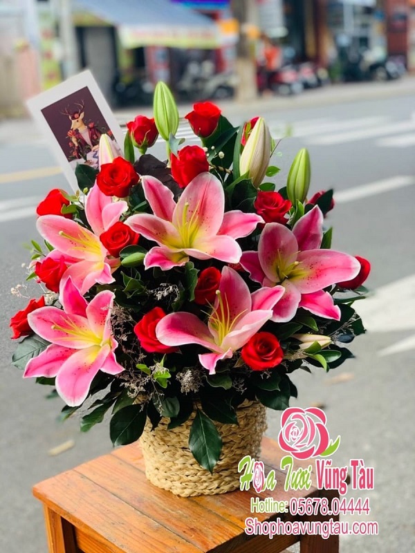 Hoa ly tặng đối tác