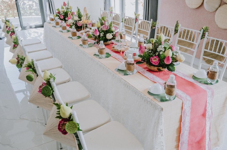 trang trí gia tiên bằng hoa sen