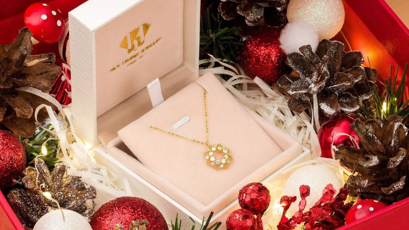 Gợi ý chọn quà noel cho người yêu thể hiện tình cảm và sự lãng mạn