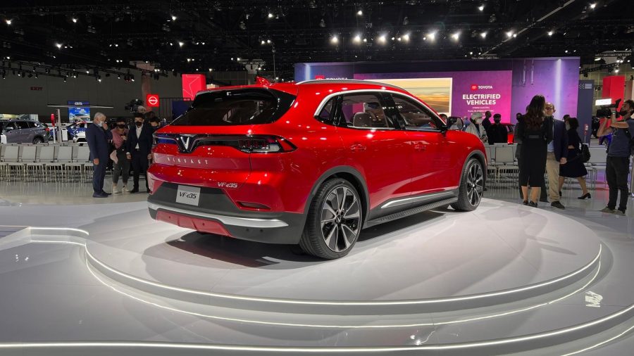 phan-duoi-xe-vinfast-vf-e35-900x506