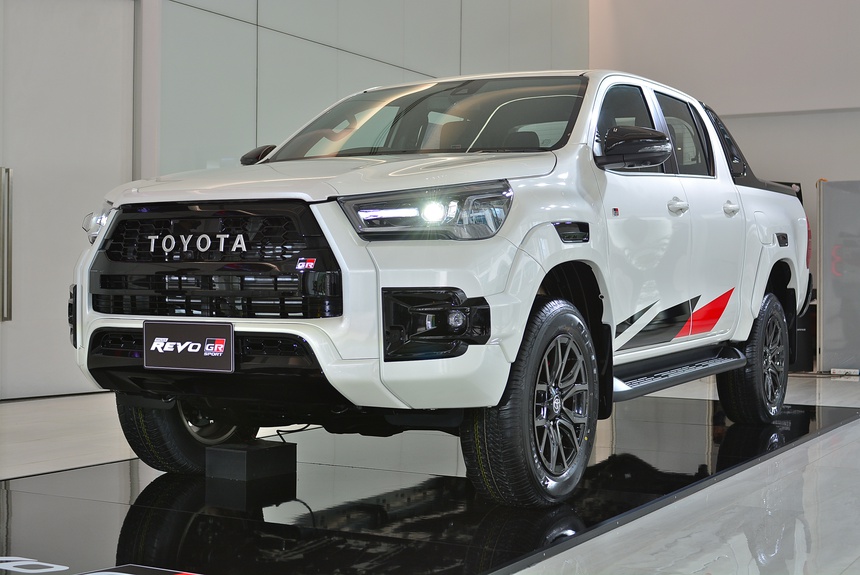 2022_Toyota_Hilux_GR_Sport_High_Floor_Thailand_live_1_1