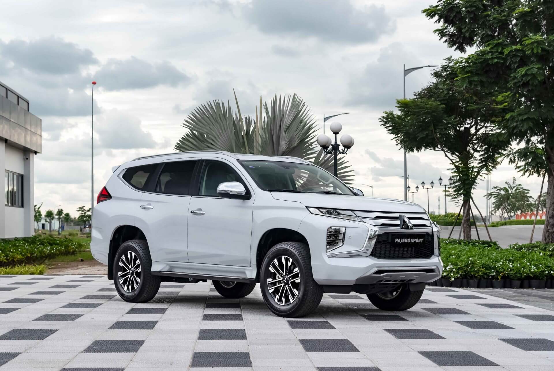 Mitsubishi-Pajero-Sport-2020-3